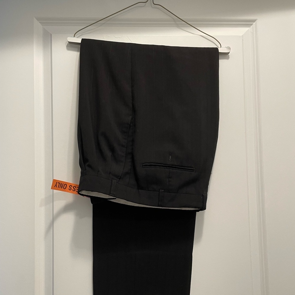 Dressy Black Pleated Full 2 Slender Leg Pant 4 pocket no label or size available